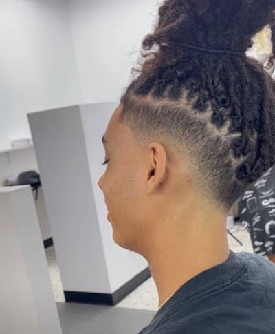 Top Hands Barber Studio